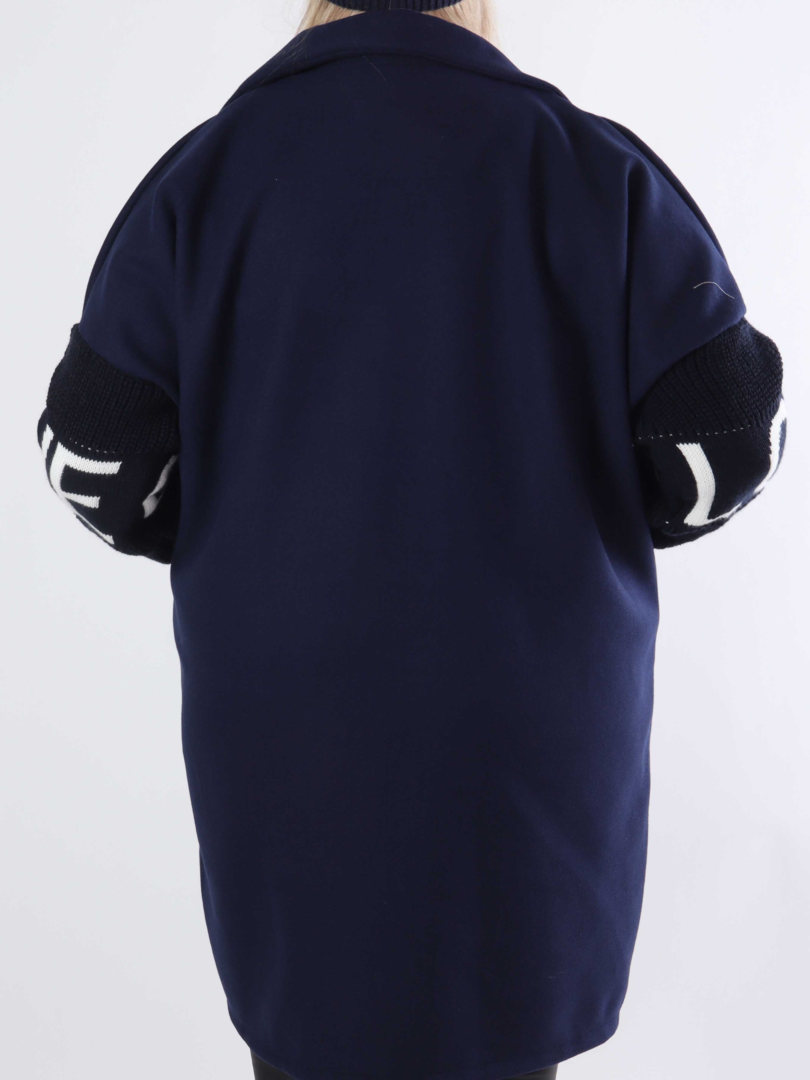 Debbie Short - Plus size-jacka med stickade ärmar